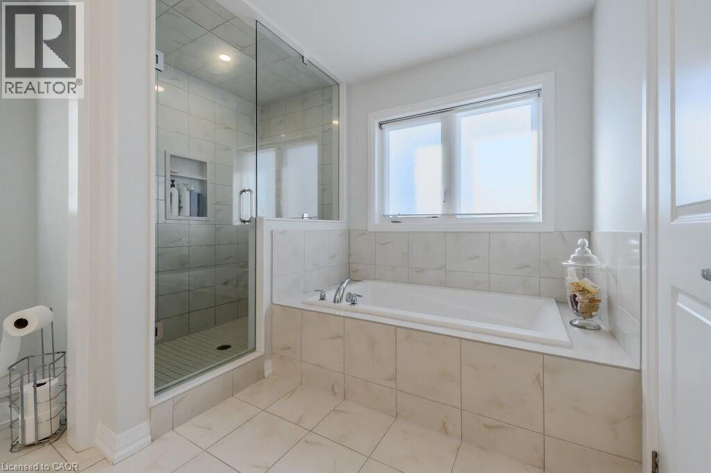 53 MACKAY Drive - 28