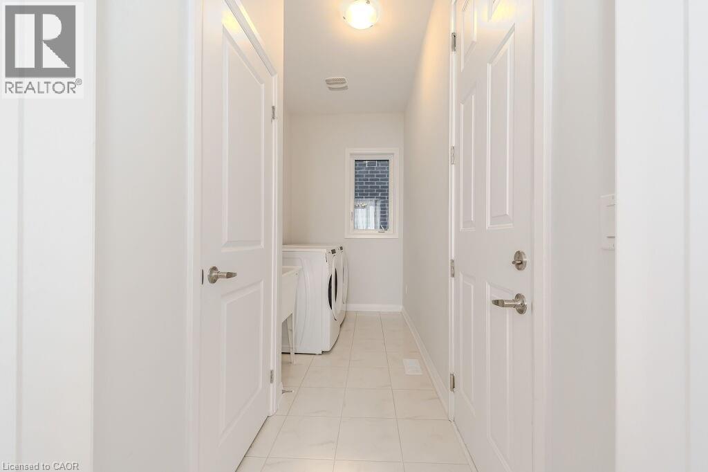 53 MACKAY Drive - 22