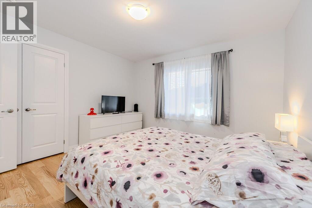 53 MACKAY Drive - 32