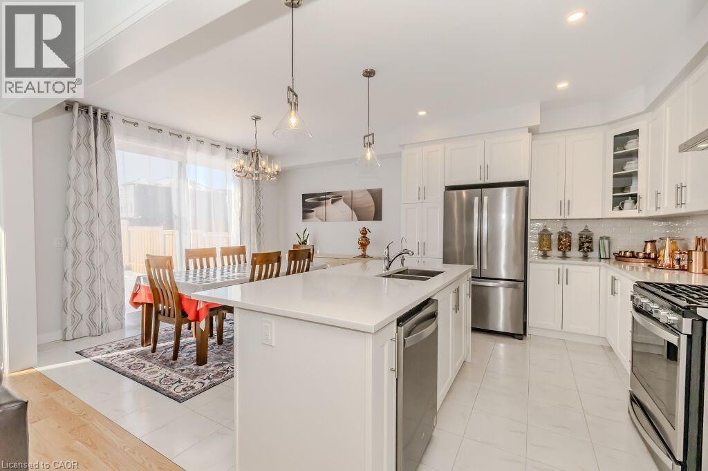 53 MACKAY Drive - 17