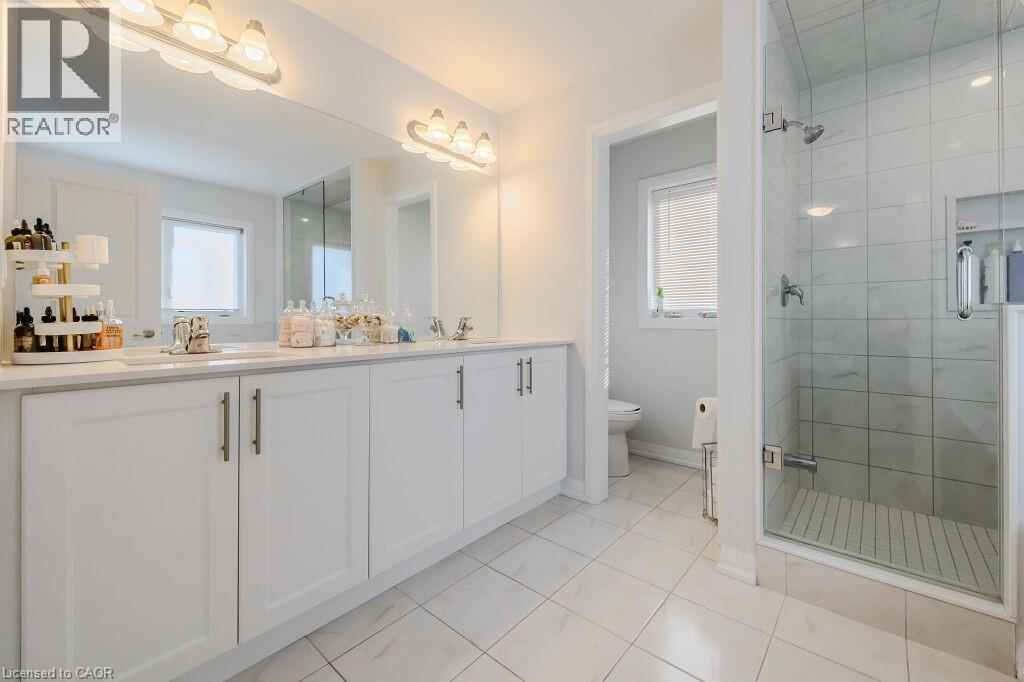 53 MACKAY Drive - 27