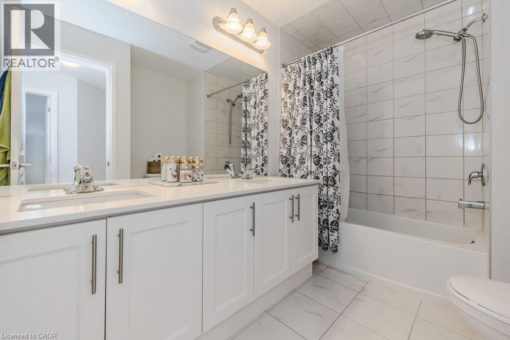 53 MACKAY Drive - 35