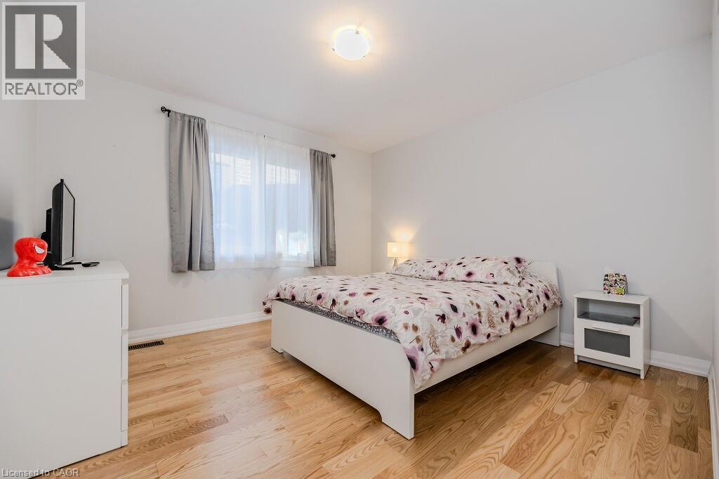 53 MACKAY Drive - 31