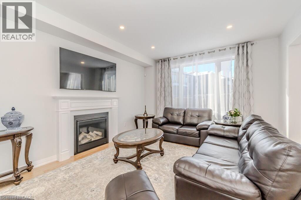 53 MACKAY Drive - 13