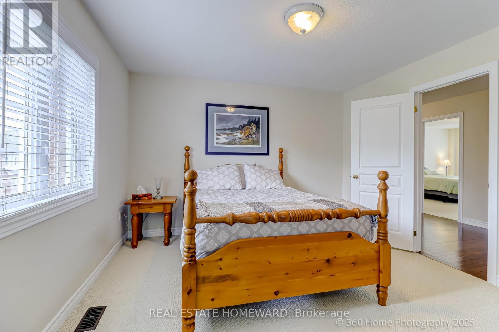 9 TARMACK DRIVE - 33