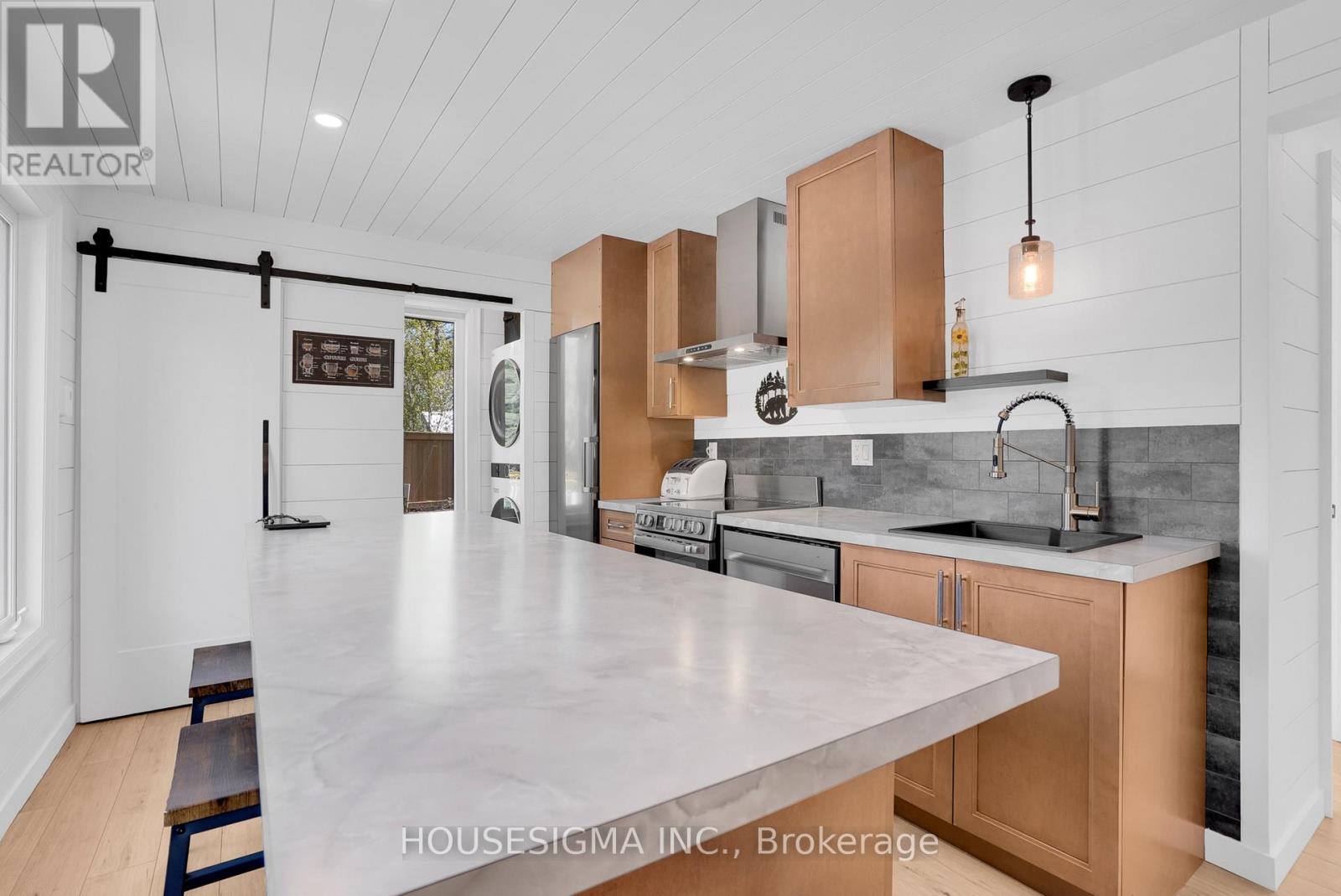8150 LAIDLAW AVENUE - 7