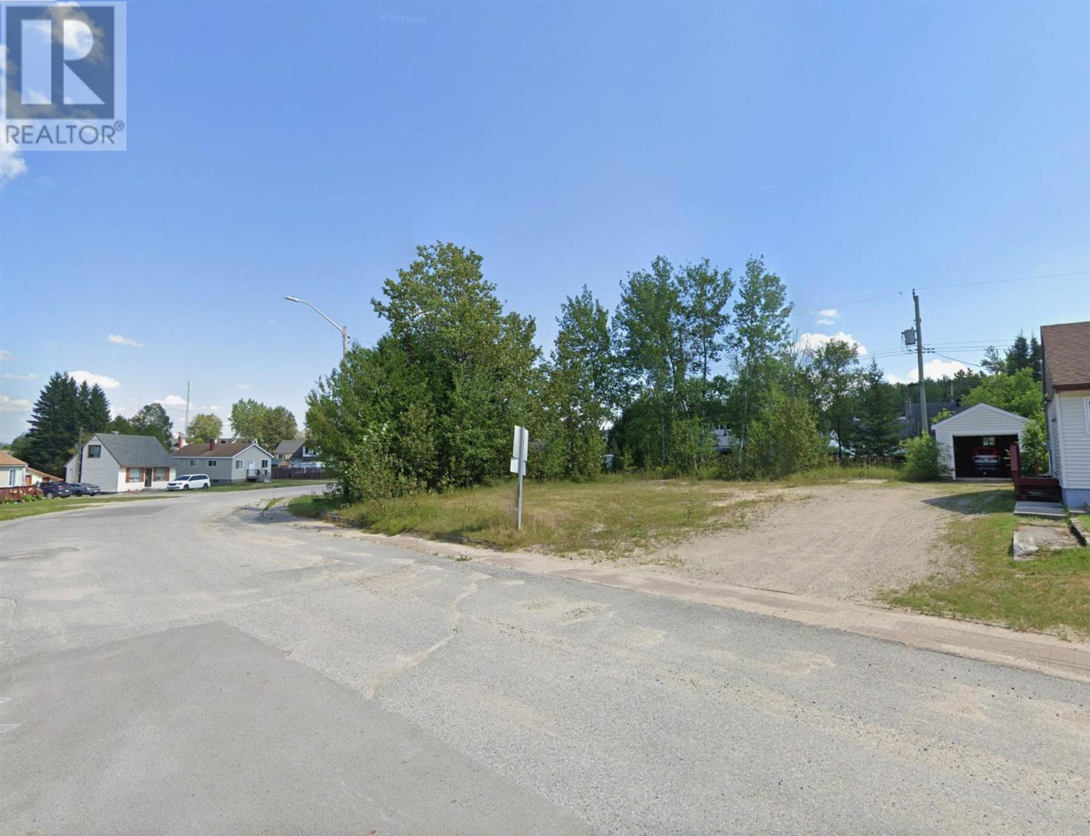 8 Wenonah DR, Manitouwadge — photo 2