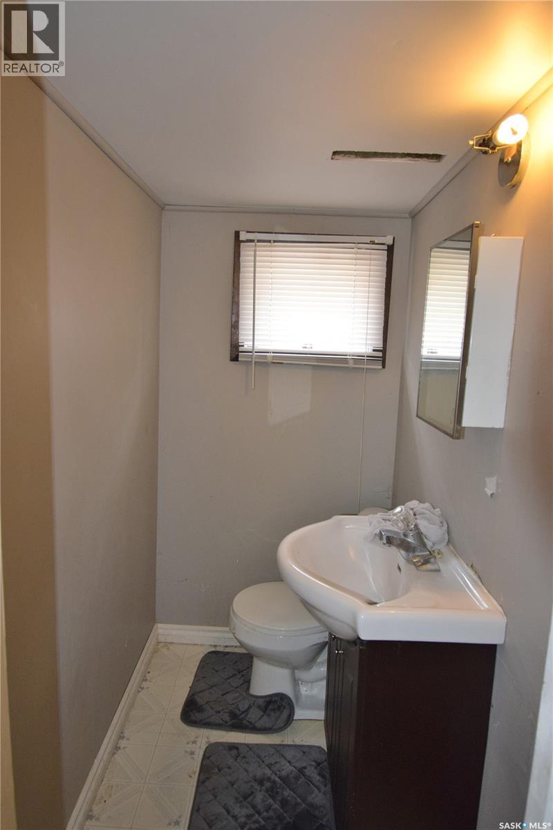 579 25th STREET E - 12