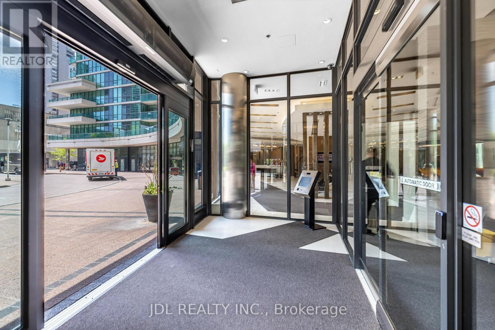 #4006 16 HARBOUR STREET - 5