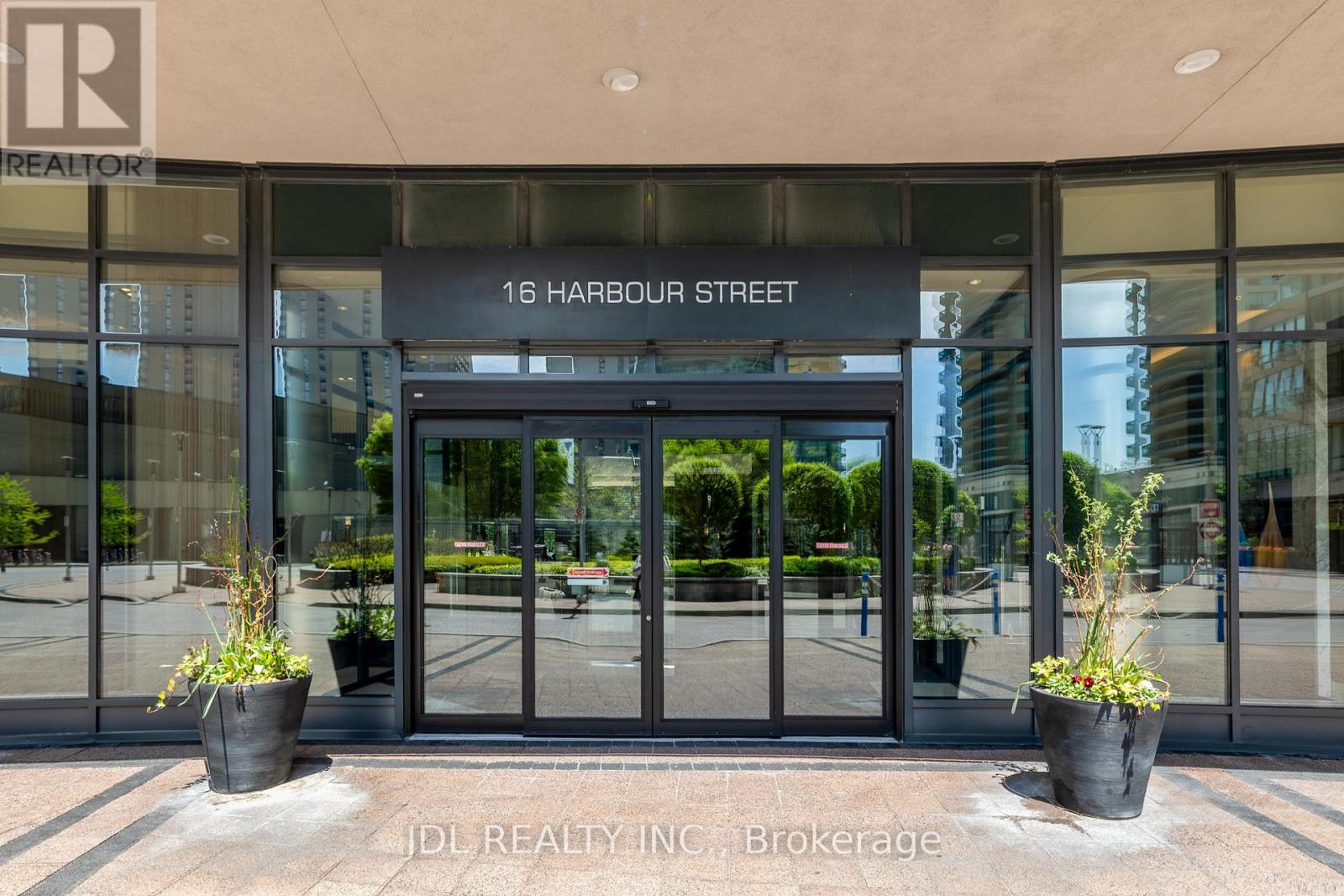 #4006 16 HARBOUR STREET - 3