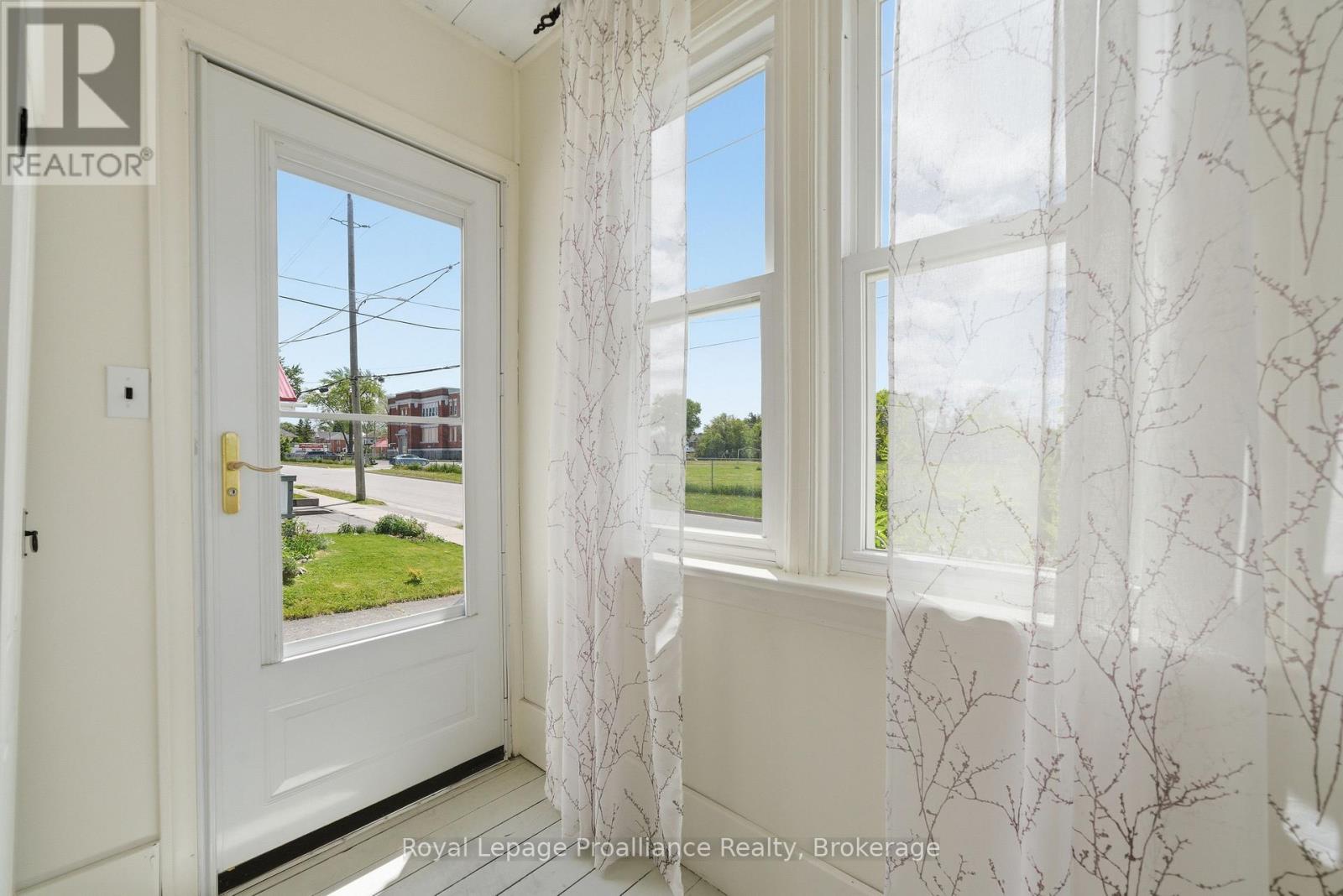 165 LINGHAM STREET - 4