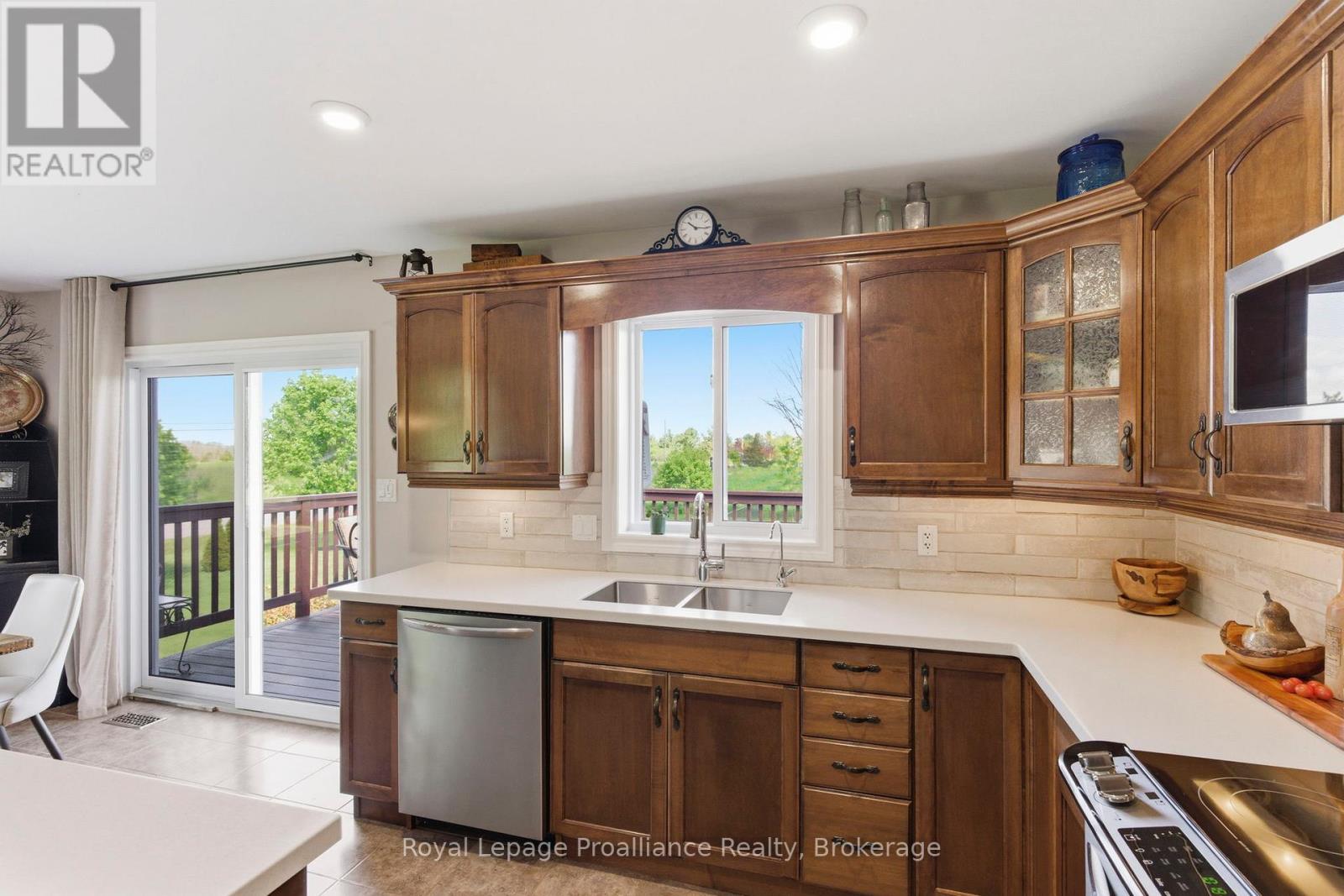 561 STACEY ROAD - 11