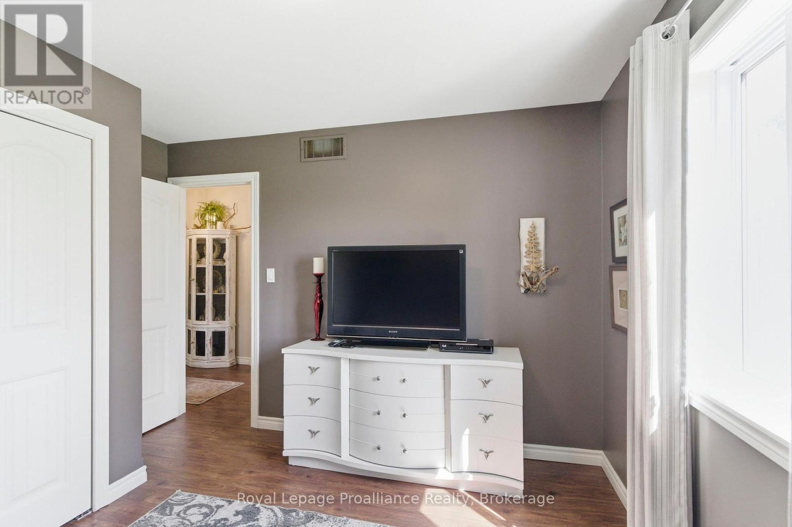 561 STACEY ROAD - 25