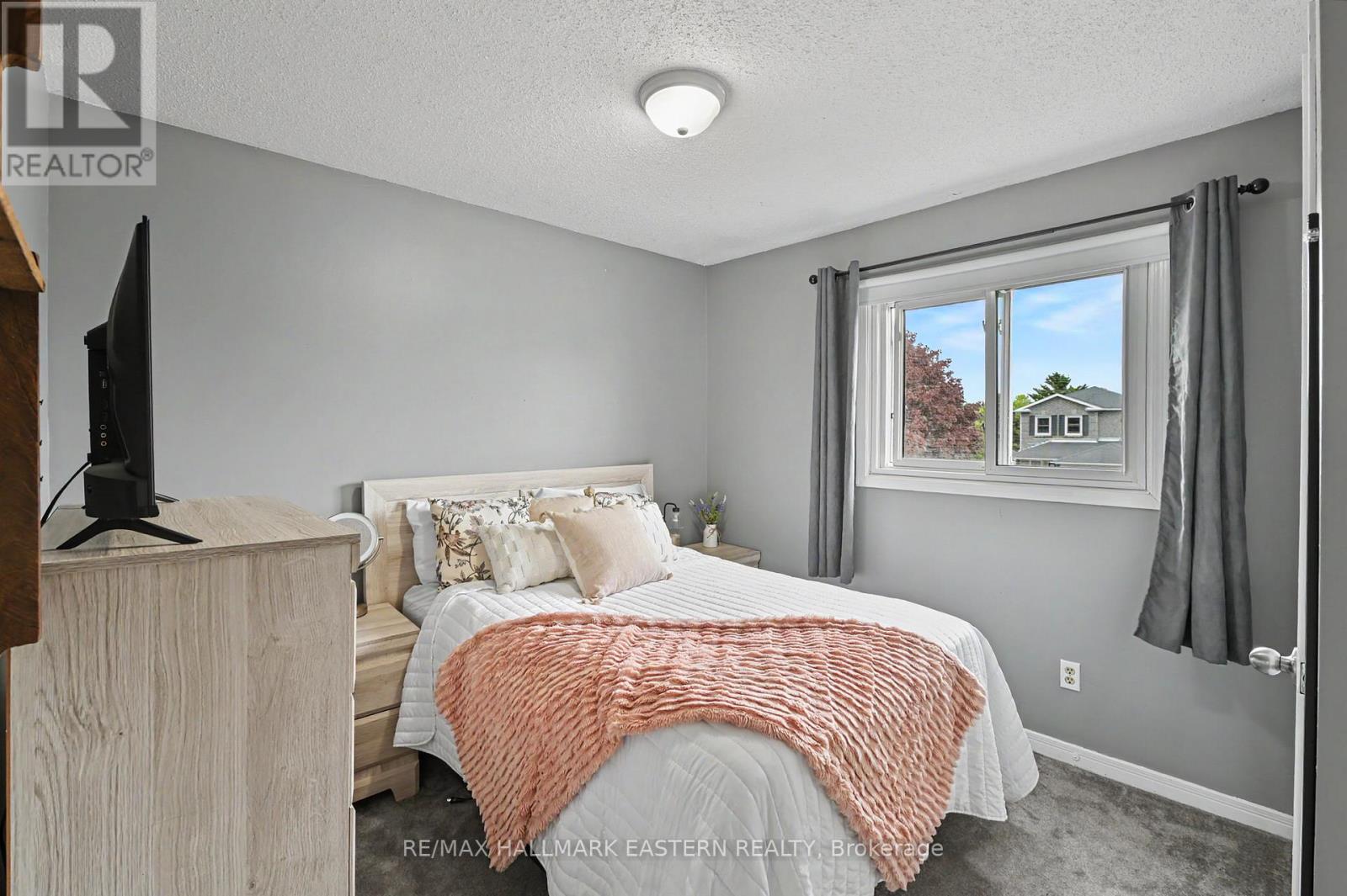 6 SANDERS DRIVE - 28