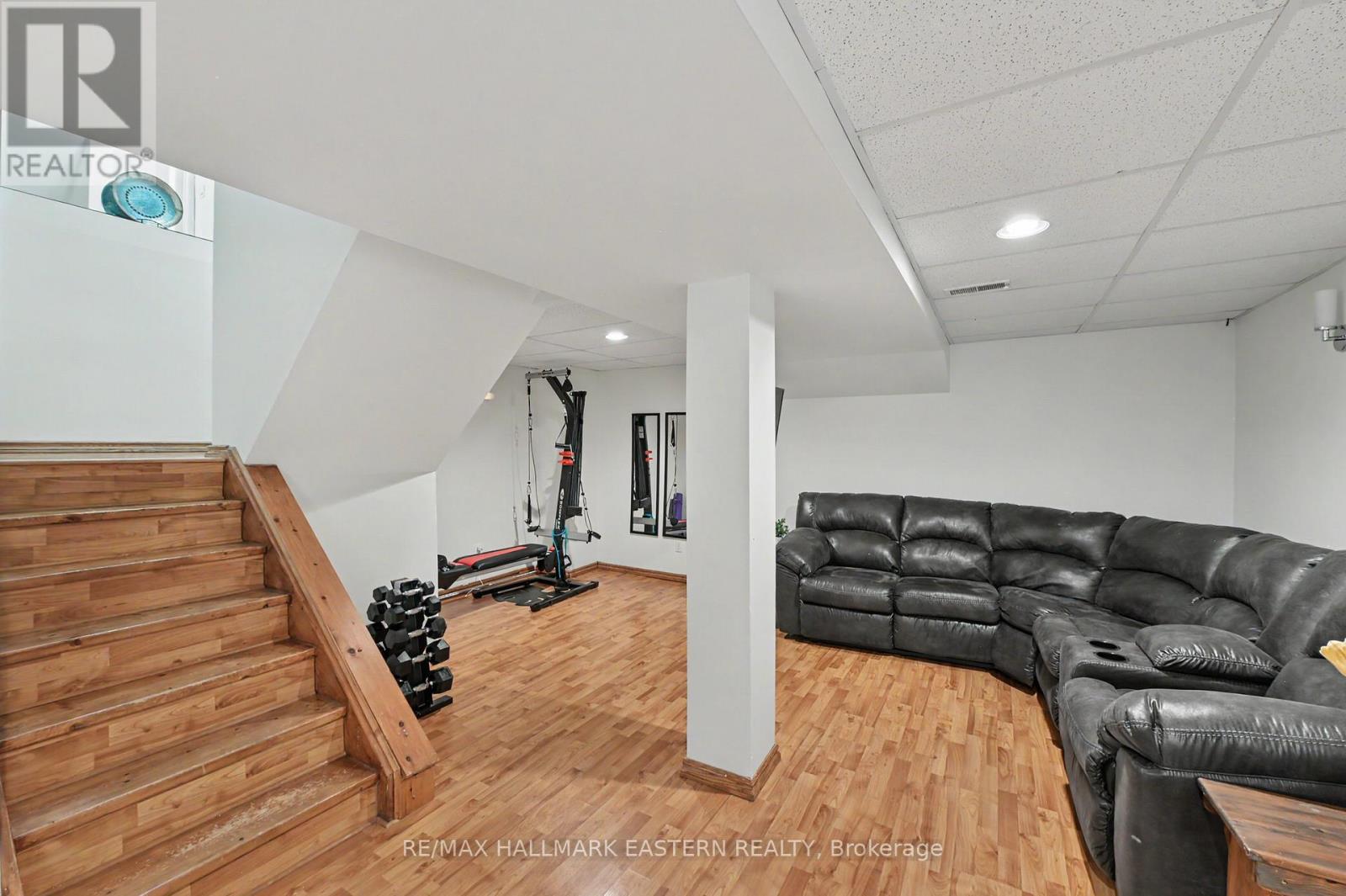 6 SANDERS DRIVE - 29