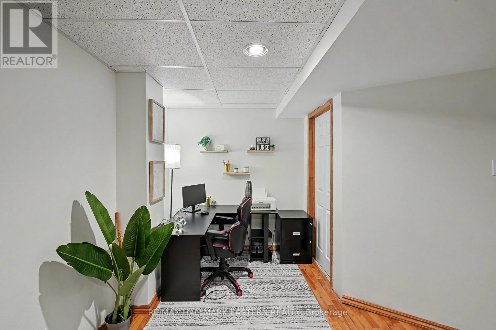 6 SANDERS DRIVE - 30