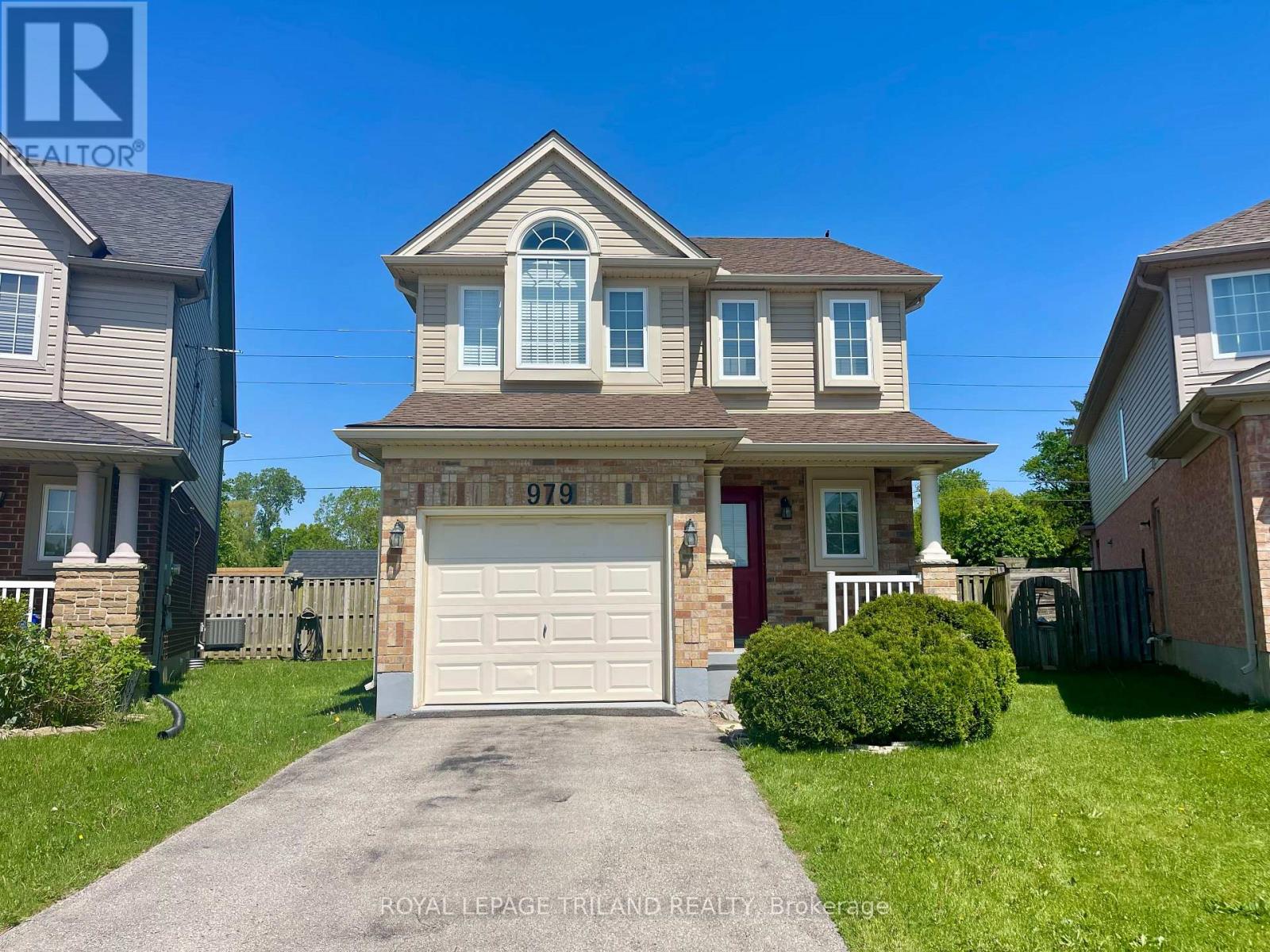 979 CROSSCREEK COURT
