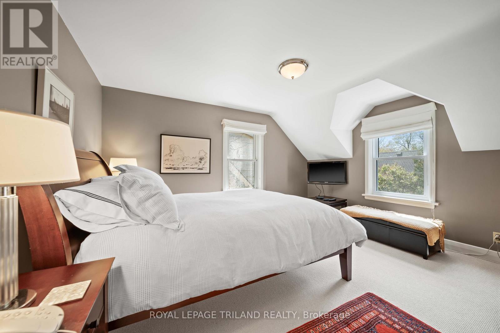 997 MAITLAND STREET - 23