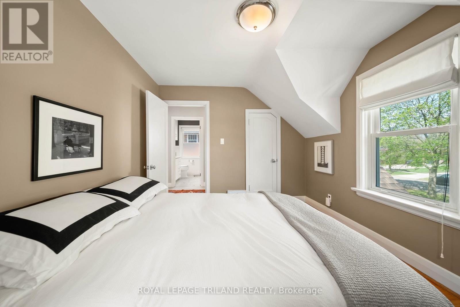 997 MAITLAND STREET - 27
