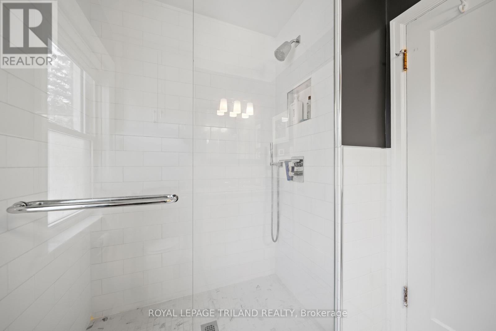 997 MAITLAND STREET - 31