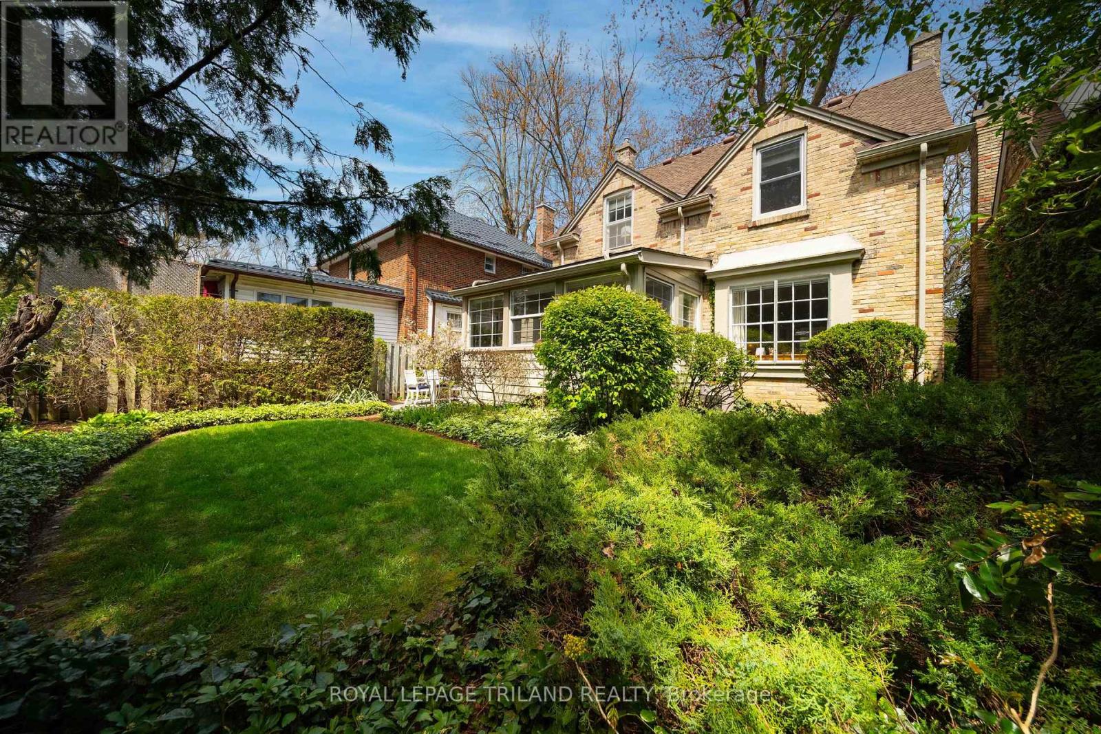 997 MAITLAND STREET - 44