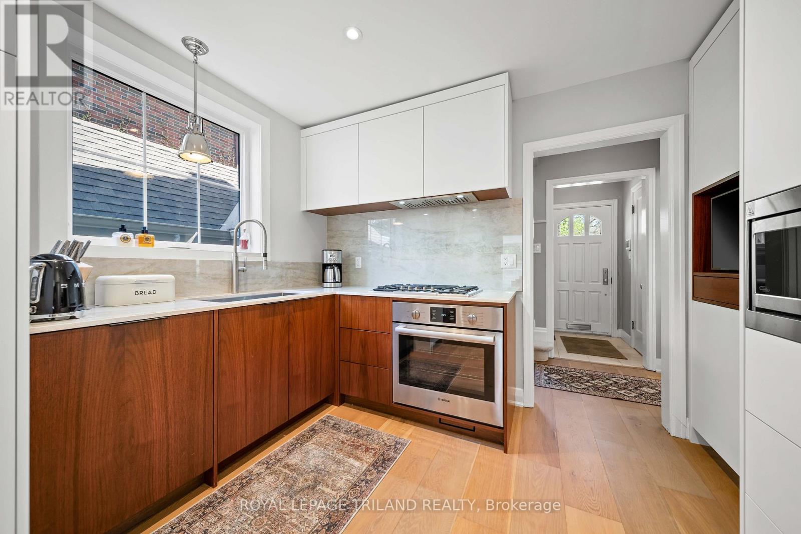 997 MAITLAND STREET - 9