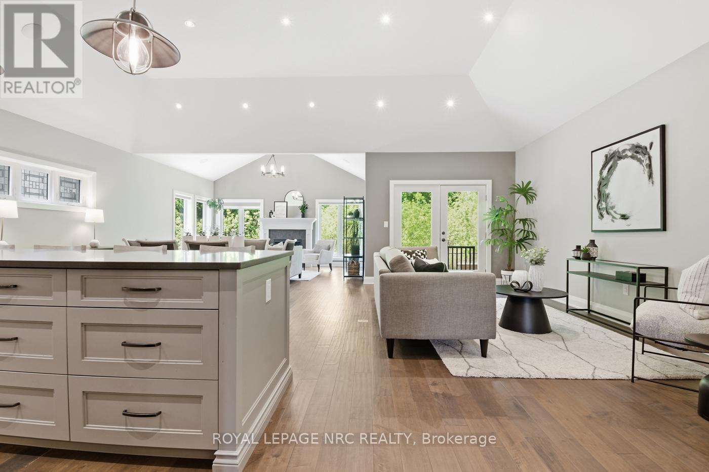 81 BUTLERS DRIVE N - 13