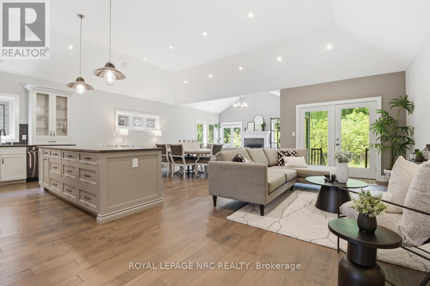 81 BUTLERS DRIVE N - 14