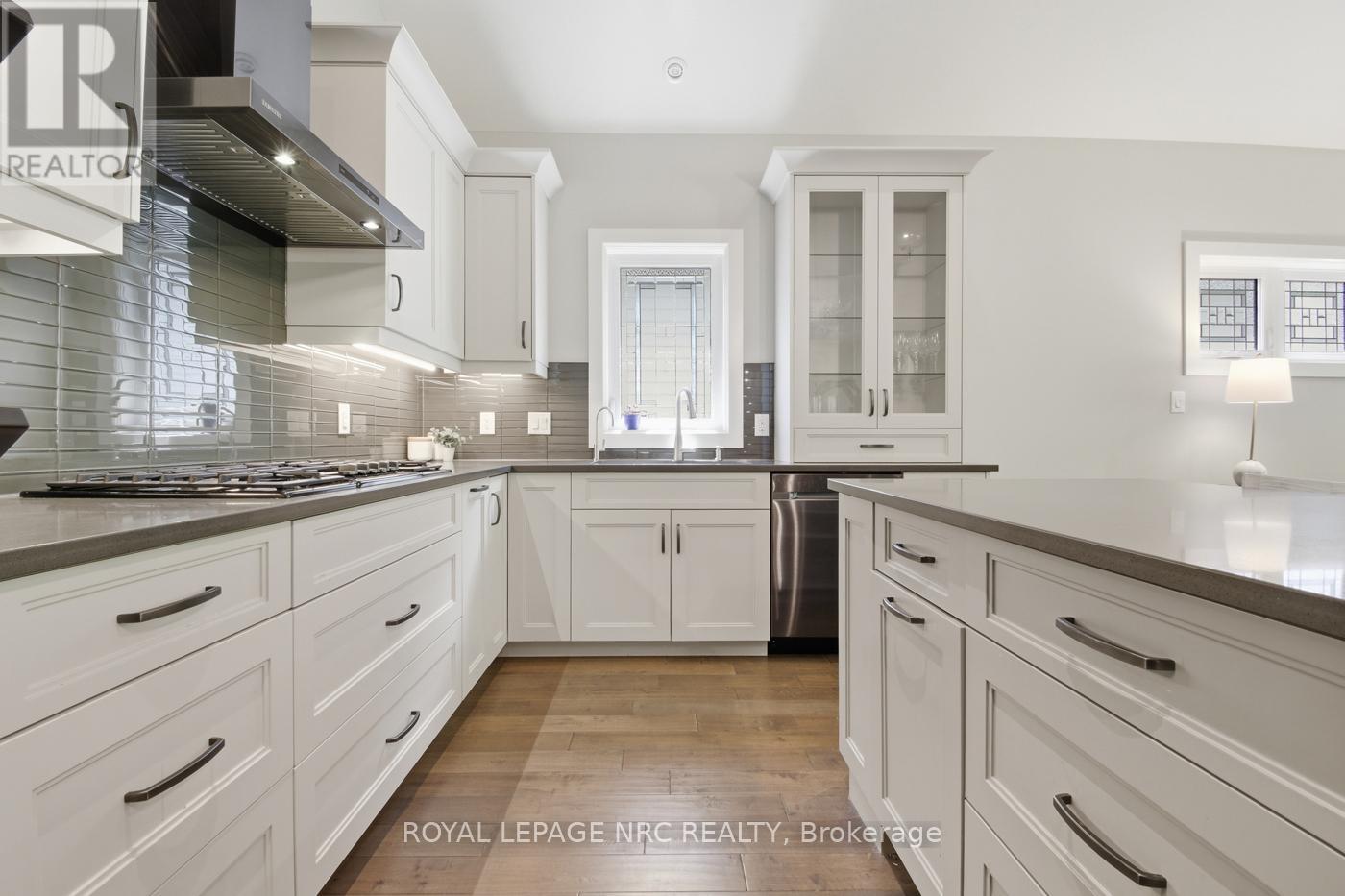81 BUTLERS DRIVE N - 16