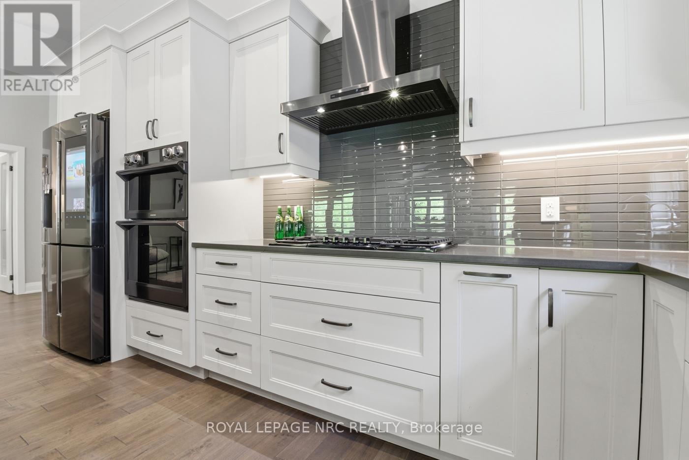 81 BUTLERS DRIVE N - 17