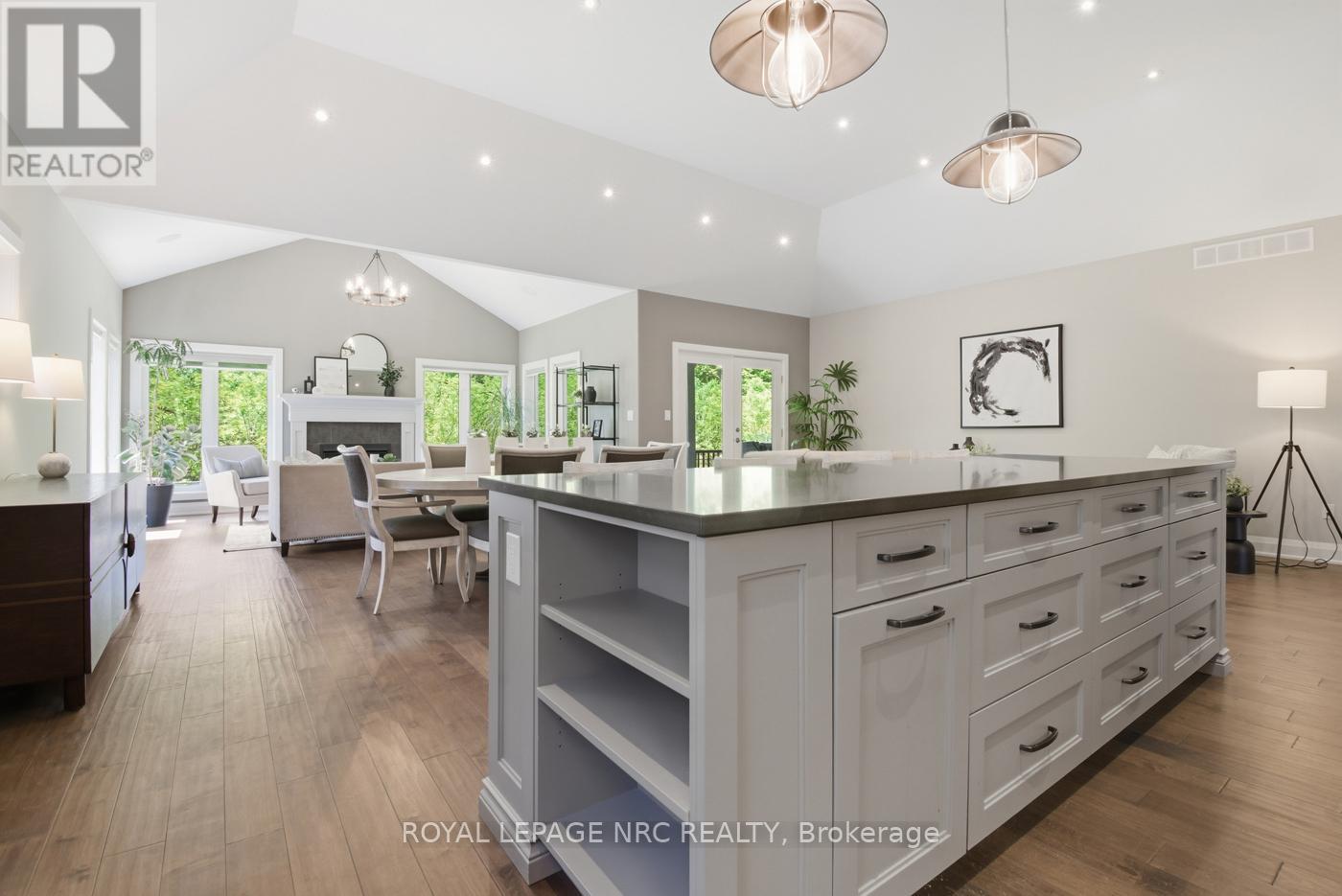 81 BUTLERS DRIVE N - 19
