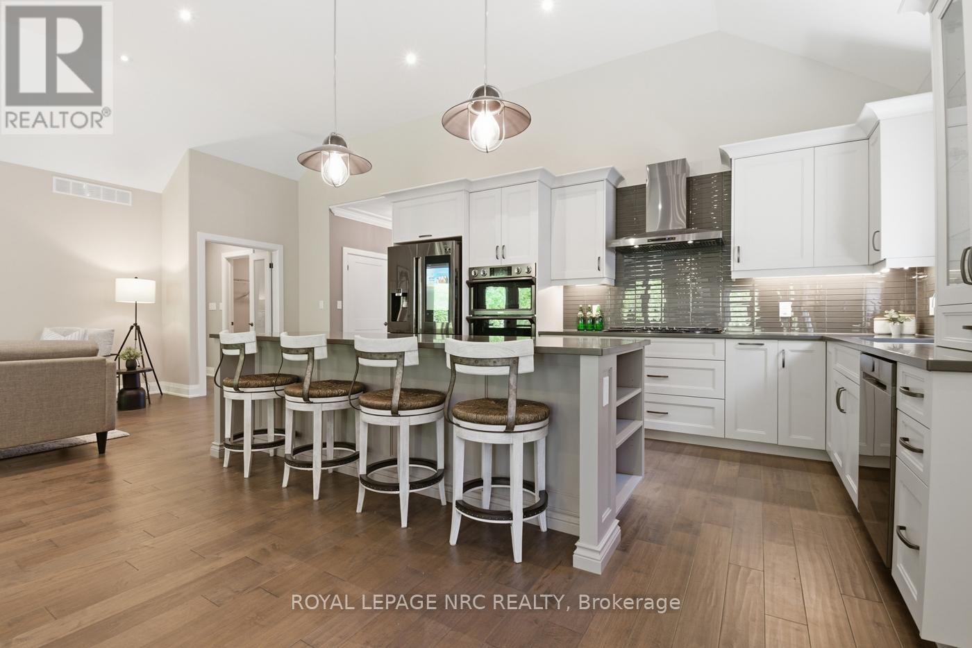 81 BUTLERS DRIVE N - 20