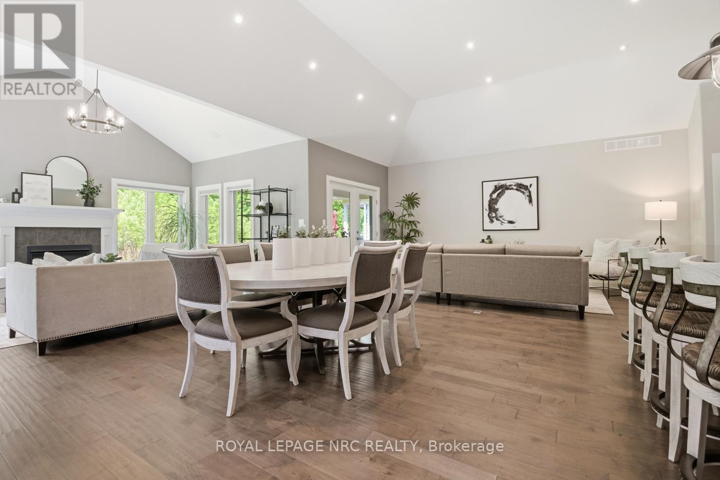 81 BUTLERS DRIVE N - 21