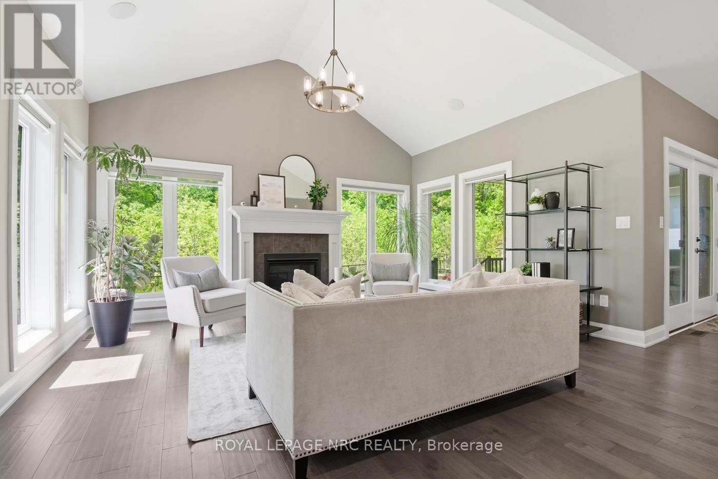 81 BUTLERS DRIVE N - 24