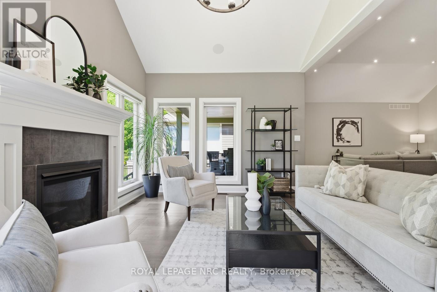 81 BUTLERS DRIVE N - 25