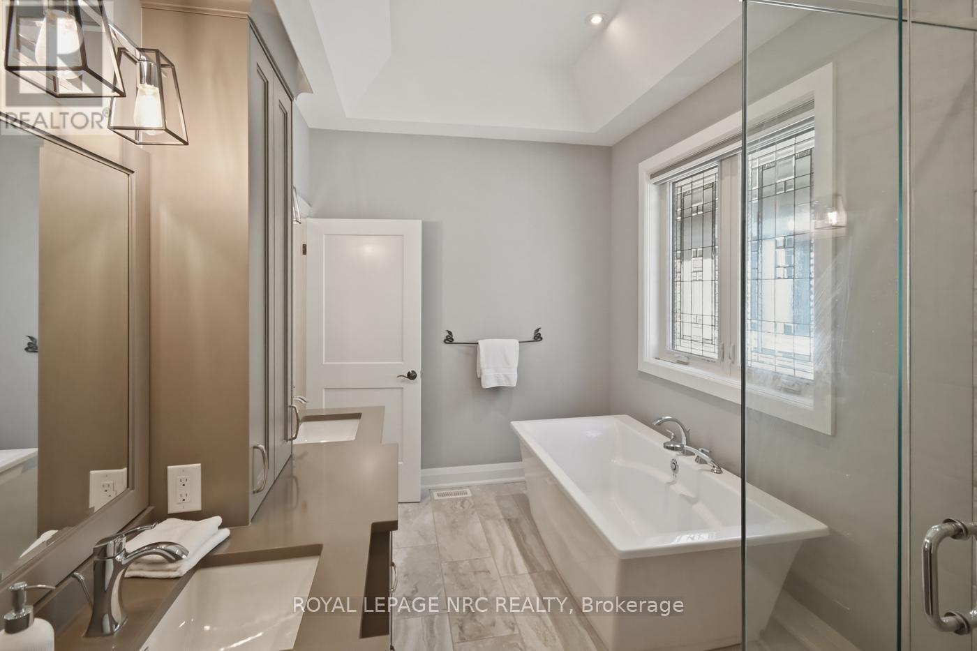 81 BUTLERS DRIVE N - 31