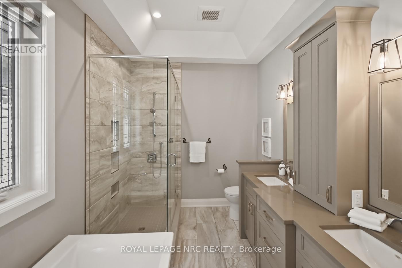 81 BUTLERS DRIVE N - 33