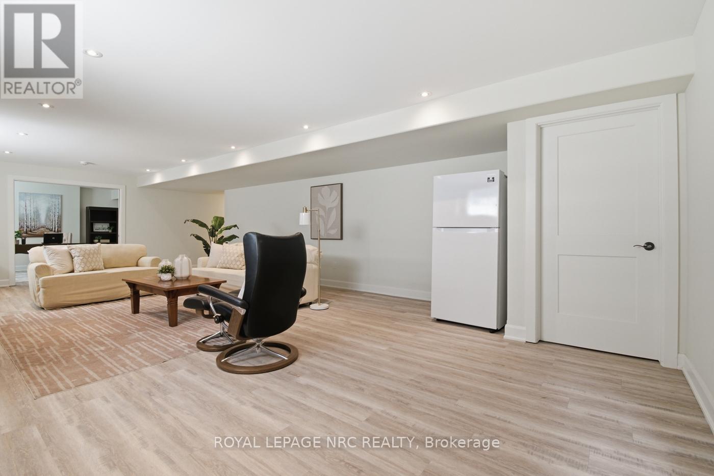 81 BUTLERS DRIVE N - 34