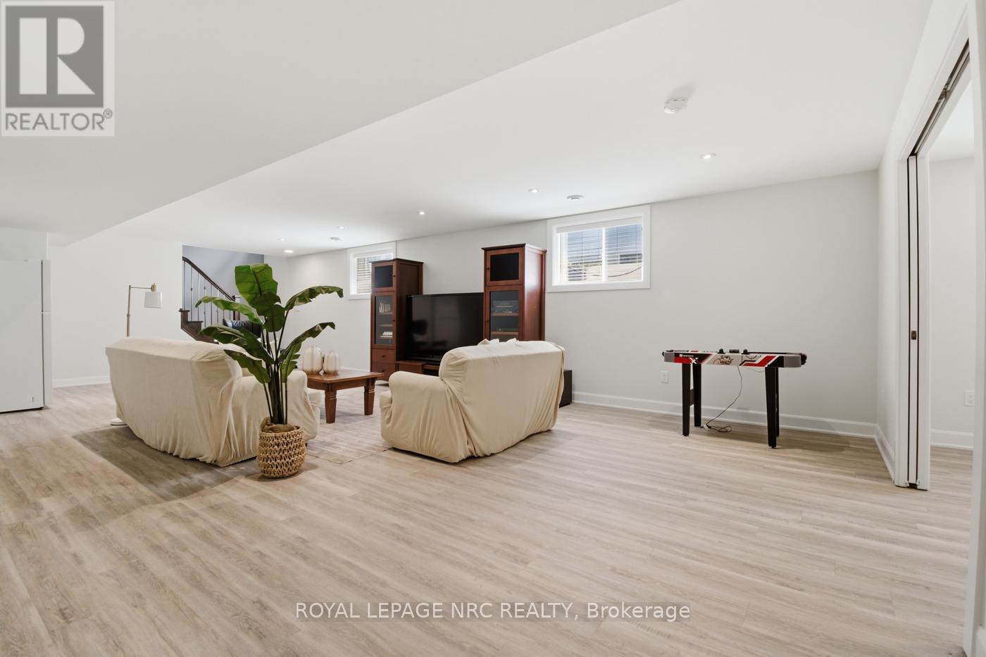 81 BUTLERS DRIVE N - 37