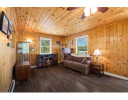 384 Ch. Du Lac-de-la-truite, Mansfield Et Pontefract, QC J0X1R0 Photo 11