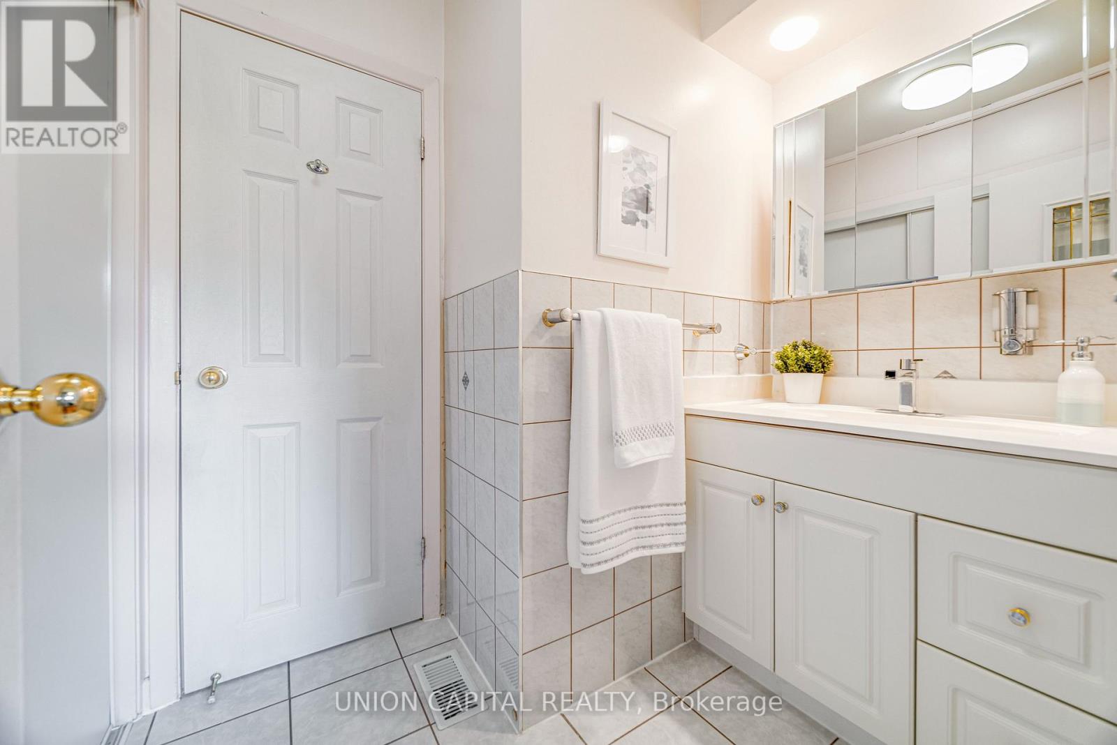 483 HUNTINGWOOD DRIVE - 23