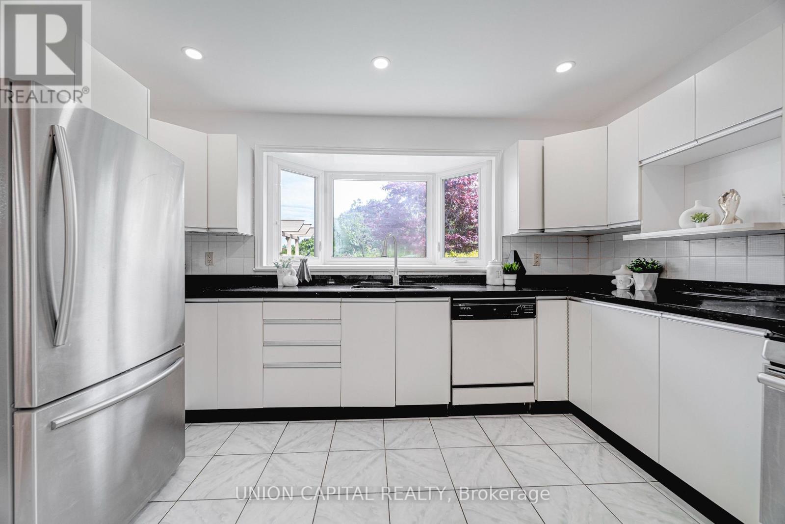 483 HUNTINGWOOD DRIVE - 8