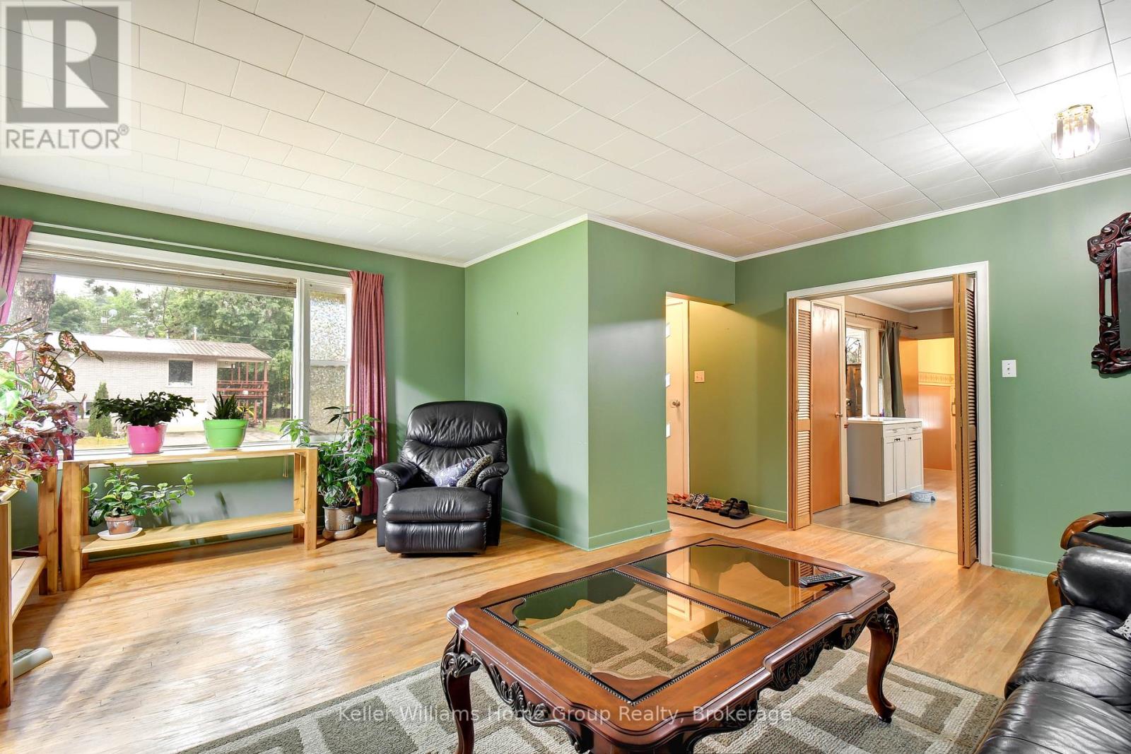 2 EASTON AVENUE - 4