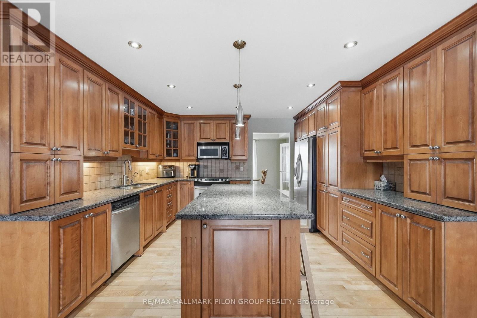 180 SOPHIE STREET - 5