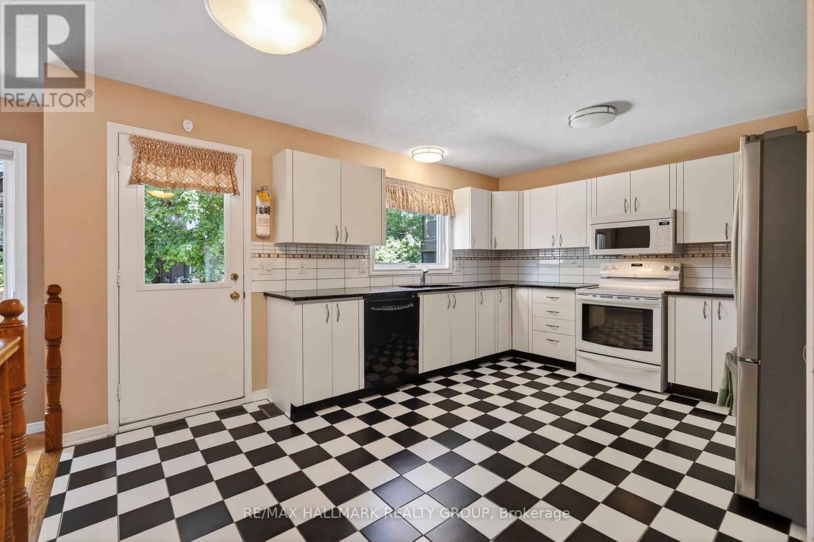 307 BEECHGROVE AVENUE - 12