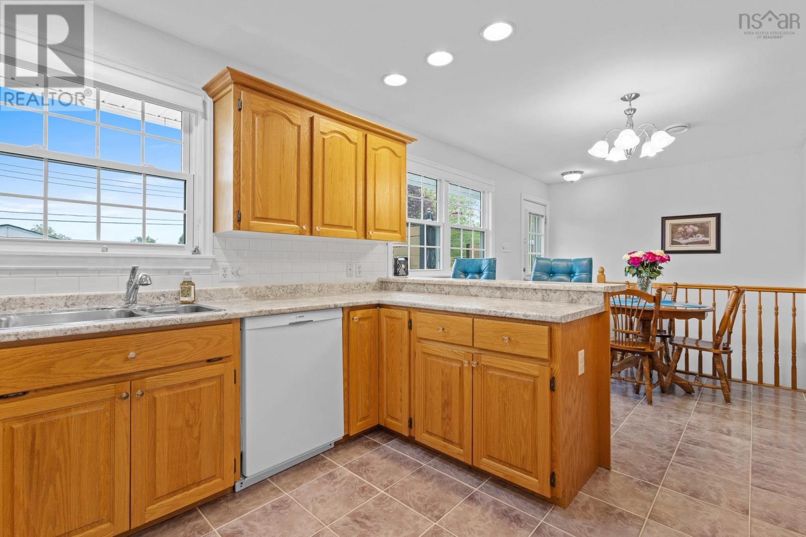 Property 9 of 24 of 79 Sapphire Crescent