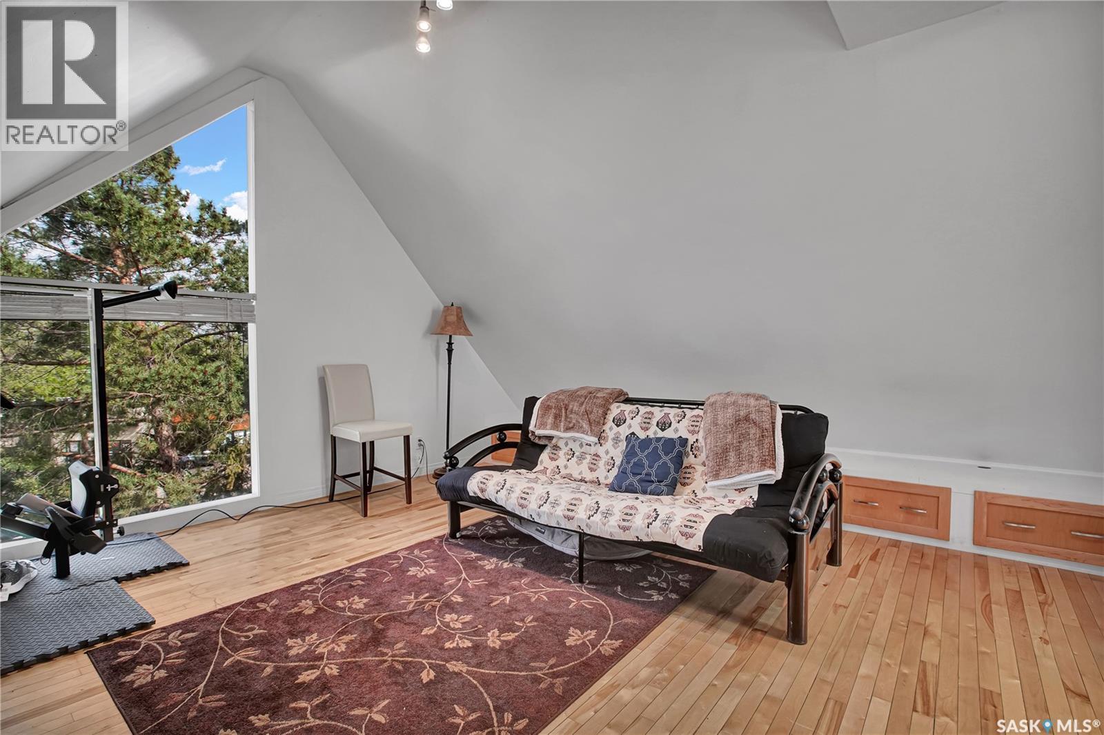 213 H AVENUE N - 17