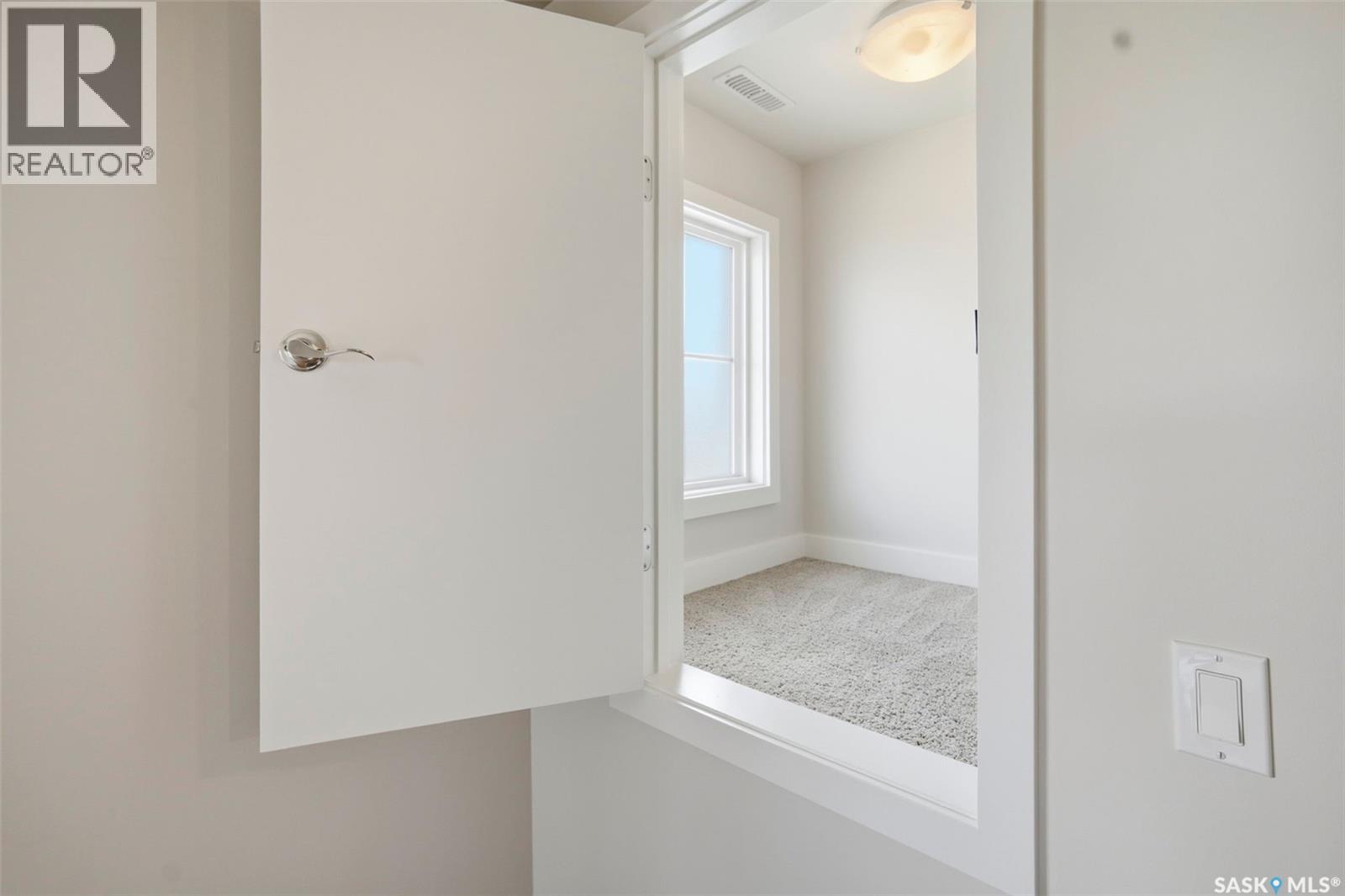 #712 1015 Patrick CRESCENT - 15