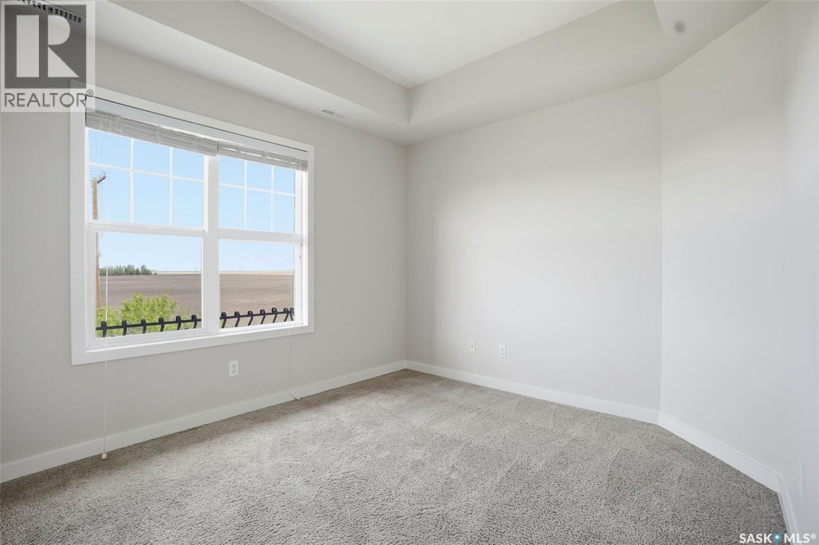 #712 1015 Patrick CRESCENT - 19