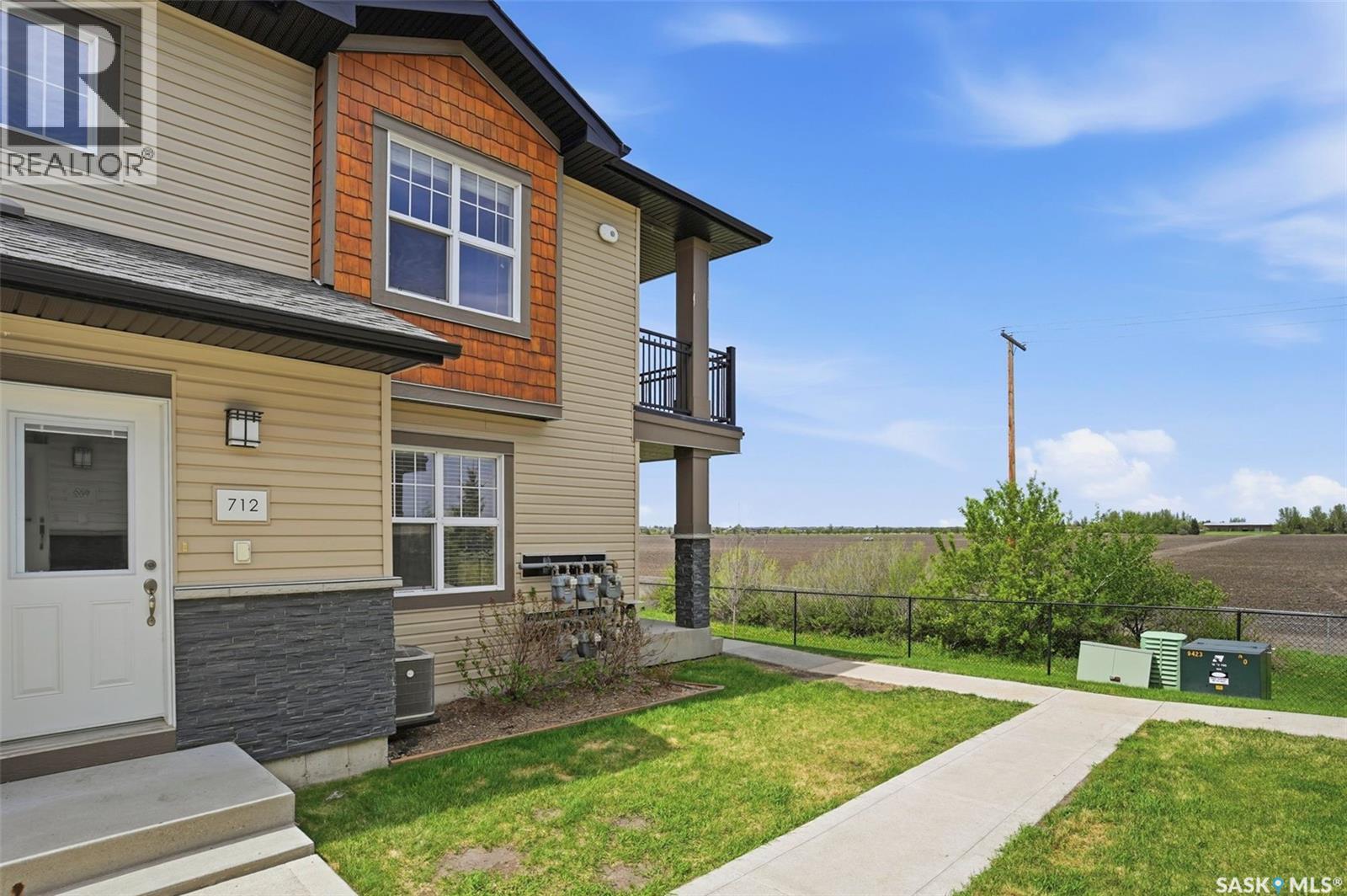 #712 1015 Patrick CRESCENT - Image 3